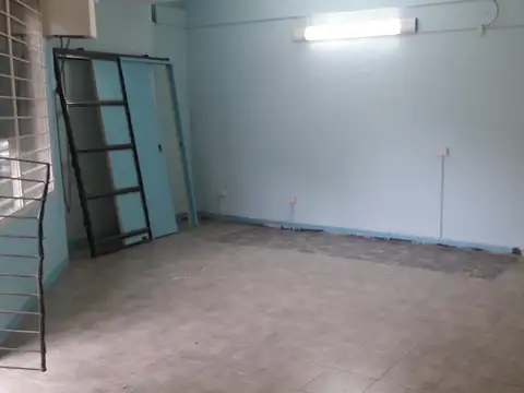 Local esquina 1 cdra Segurola 1cdra Alvarez Jonte.