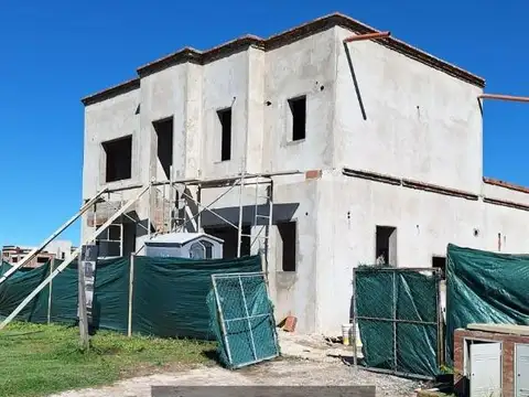 RBS. HERMOSA CASA EN BARRIO SANTA SOFIA, PILAR DEL ESTE