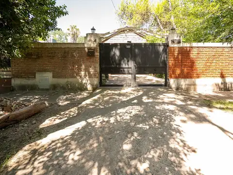 CASA EN VENTA 3 DORMITORIOS EN FUNES CON PILETA