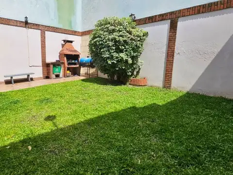 Alquiler de casa en Villa del Parque con Jardín
