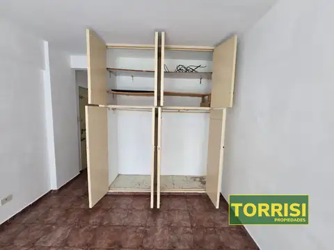 Avellaneda 100 , Piso 2