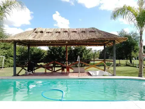 Venta de Casa En Barrio Cerrado Campo Daromy