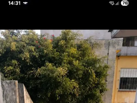 Casa en venta de 3 ambientes con patio y quincho -  Gerli