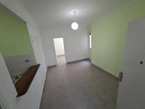 ALQUILO 24 MESES DEPARTAMENTO DOS AMBIENTES INTERNO SIN MUEBLES.