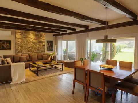 Casa sobre golf en impecable estado
