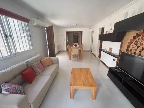 VENTA CASA ESCOBAR,APTOCREDITO,4AMB/COCHERA/PILETA