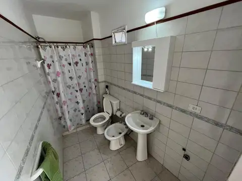 Departamento en venta de un dormitorio al frente con patio exclusivo al frente - San Lorenzo 4000