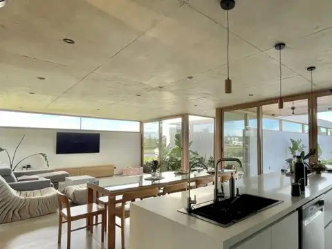 Casa 4 ambientes con 3 baños