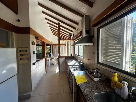 Casa 5 ambientes con 2 baños