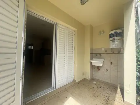 Departamento en calle Chacabuco 233 entre Lavalle y Sarmiento.