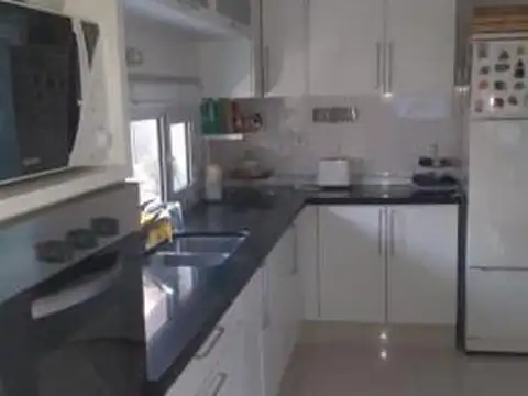 Casa 5 ambientes con 4 baños