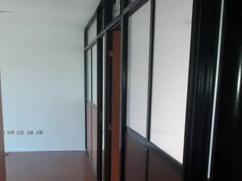 Oficina 6 ambientes con 1 baño