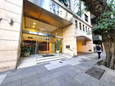Venta oficina belgrano con cocheras y renta segura