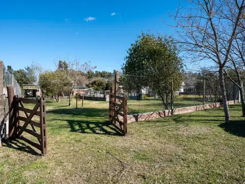 Casa 4 ambientes con 2 baños