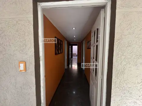 Casa en Venta con 3 cocheras