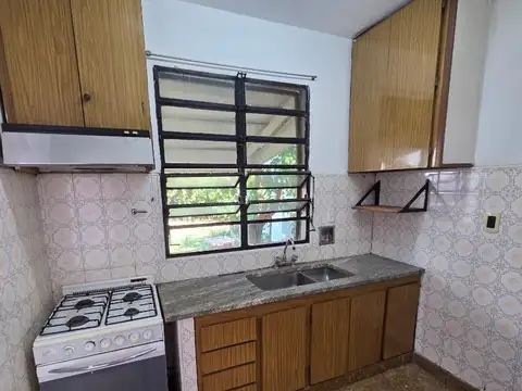 Depto Tipo Casa en Alquiler en Luis Guillon, $ 700.000