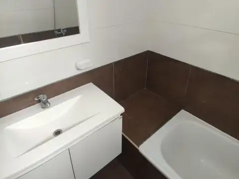 Departamento en Alquiler en Republica De La Sexta, $ 300.000