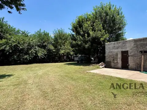 CASA CON LOCAL COMERCIAL EN ARROYO DE LA CRUZ.