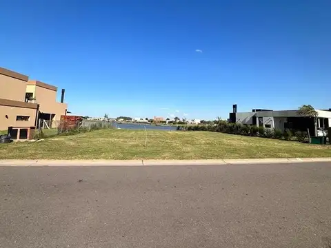 Terreno en Venta de 913,0 m2