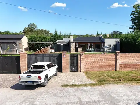 Casa en Venta de 2 dormitorios, patio con galería, pileta y parrilla. Fincas de La Florida, Zarate