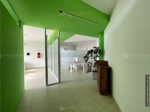 Av. Enrique Shaw 100