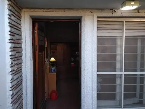 Casa 6 ambientes con 2 baños