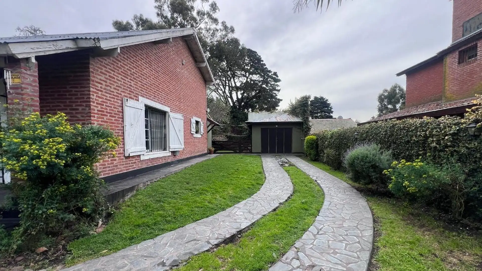 Venta casa 3 ambientes Acantilados con Parque