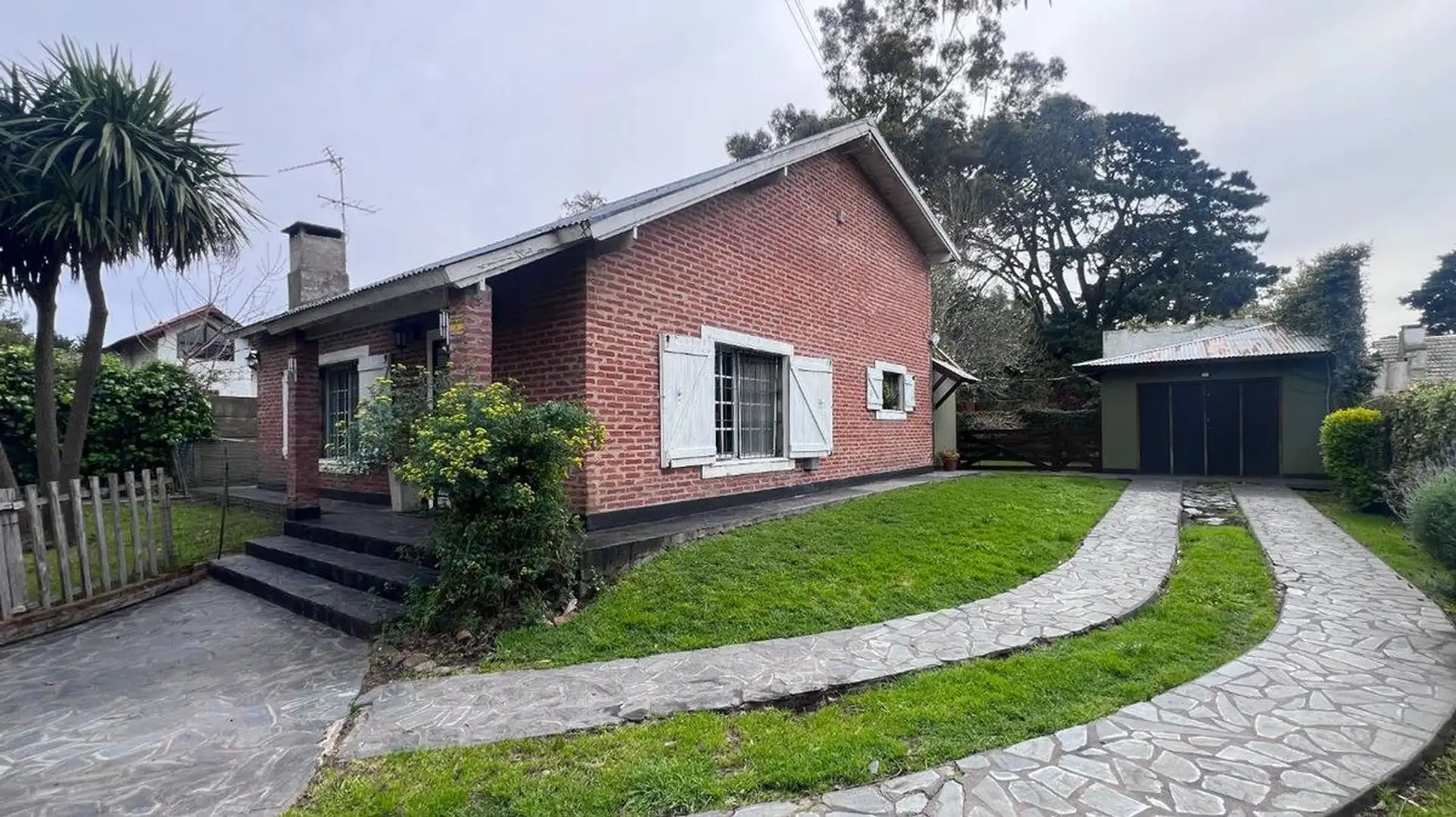 Venta casa 3 ambientes Acantilados con Parque
