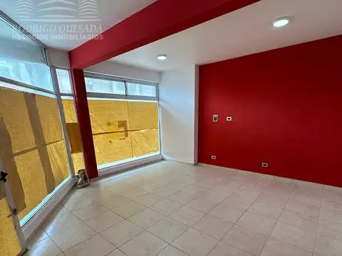 Local en excelente estado en calle Mendoza al 4600, La Lucila del Mar!!