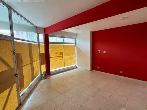 Local en excelente estado en calle Mendoza al 4600, La Lucila del Mar!!