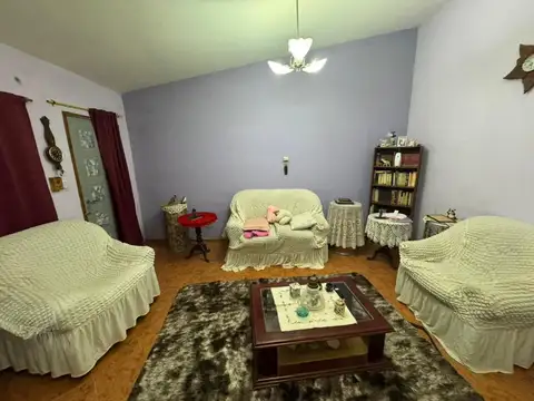 CASA EN VENTA - 2 DORMITORIOS -B° JOSÉ I. DIAZ 1A