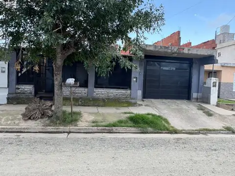 CASA EN VENTA - 2 DORMITORIOS -B° JOSÉ I. DIAZ 1A