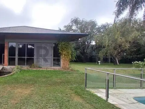 Cabañas con salon para eventos y pileta