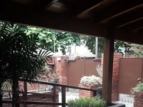 Casa 5 ambientes con 4 baños