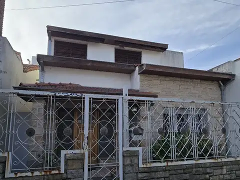 Casa en venta 5 amb c/ jardín. Olivos!