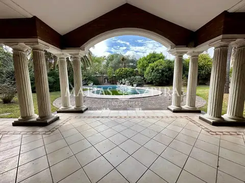 EXCELENTE PROPIEDAD EN CASTELAR NORTE 