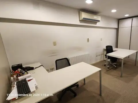 Moderna oficina totalmente equipada