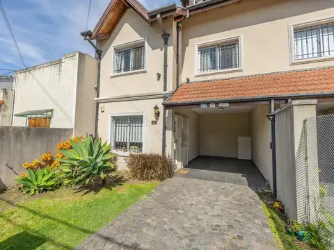 TRIPLEX EN VENTA EN ADROGUE JARDIN Y QUINCHO