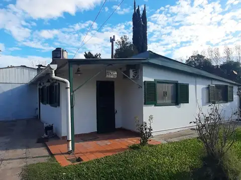 CASA DE 4 AMB CON GALPON EN LAGUNA DE LOBOS