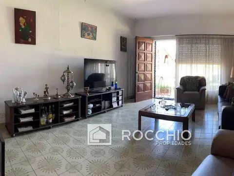 Casa en Venta con 6 cocheras