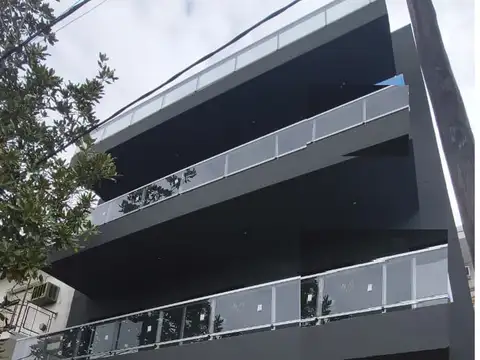 EXCENETE DEPTO DE 3 AMB LATERAL CON 2 BAÑOS A ESTRENAR BAJAS EXPENSAS