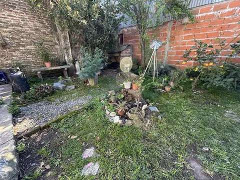 Casa 2 ambientes con cochera cubierta