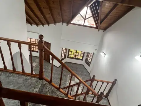 Casa en Venta con 3 cocheras