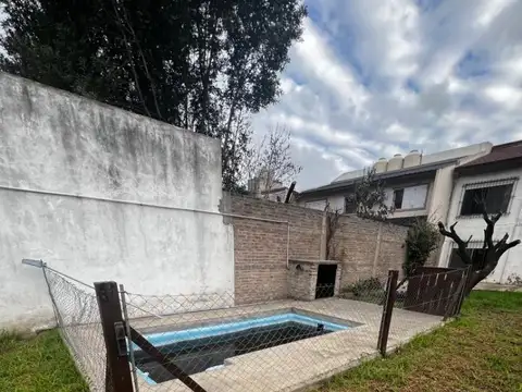 Casa 4 ambientes con 2 baños