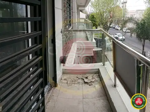 DEPARTAMENTO c/ BALCON al FRENTE - Excelente ubicación - PISCINA y SUM - BAJAS EXPENSAS  