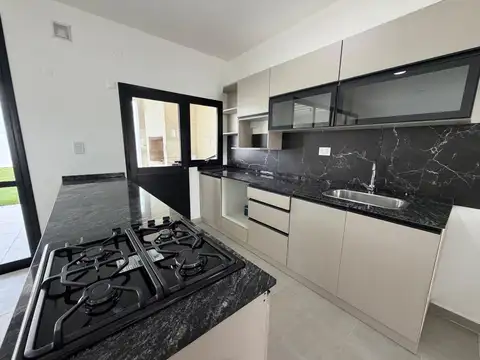 Depto Tipo Casa en Alquiler en Campo Chico Urbanizacion Residencial, $ 1.800.000