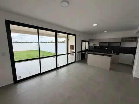 Depto Tipo Casa en Alquiler con 2 cocheras