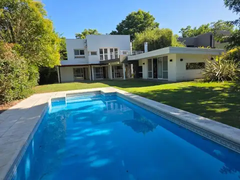 Abril Club de Campo barrio Los Robles 100