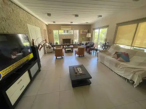 Hermosa Casa de 4 ambientes en Barrancas de Iraola