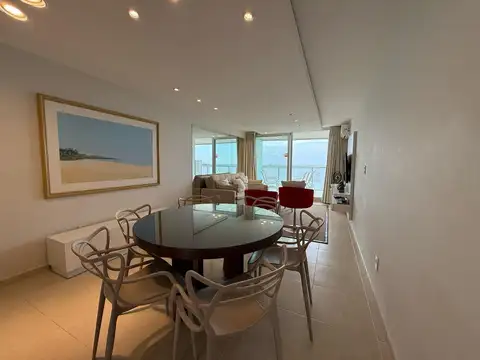 Departamento en Venta en Playa Mansa, USD 430.000